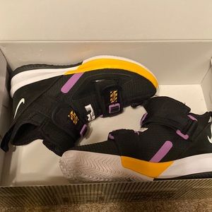 Nike LeBron soldier 13 basketball shoes